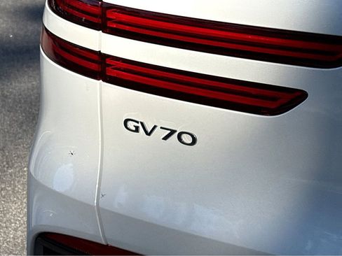 New 2026 Genesis GV70 2.5T Advanced AWD/4WD image 32