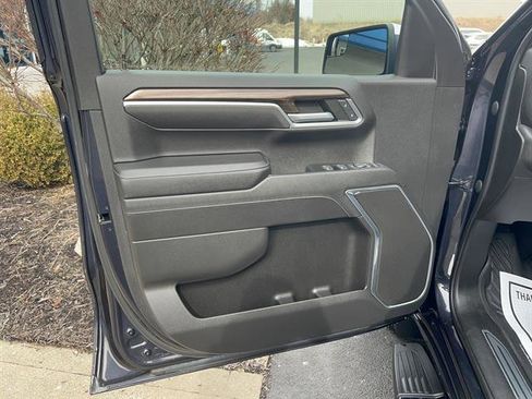 Used 2022 Chevrolet Silverado 1500 LT w/ Z71 Off-Road Package image 11