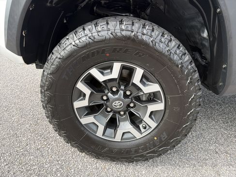 Certified 2021 Toyota Tacoma TRD Off-Road AWD/4WD image 20
