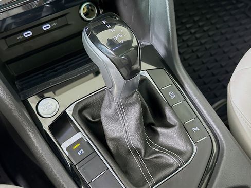 Used 2025 Volkswagen Taos SE w/ Panoramic Sunroof Package AWD/4WD image 24