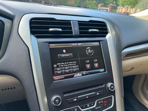 Used 2016 Ford Fusion SE w/ Equipment Group 202A FWD image 31
