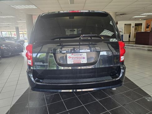 Used 2017 Dodge Grand Caravan SXT w/ Driver Convenience Group FWD image 5