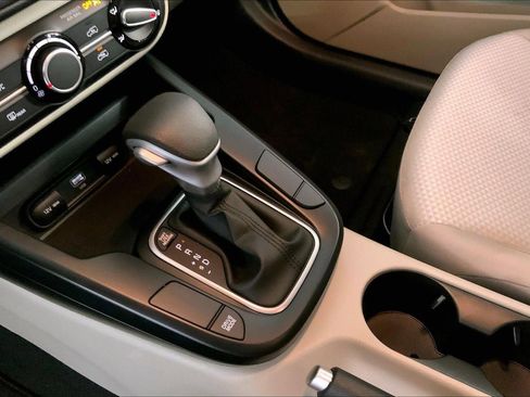 Used 2025 Kia Soul LX FWD image 17