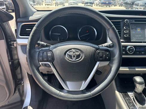 Used 2016 Toyota Highlander XLE FWD image 14