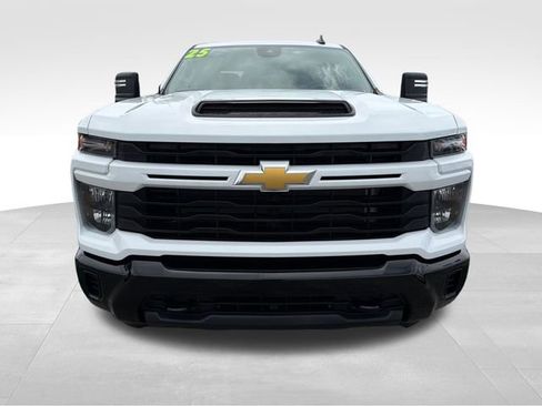 Used 2025 Chevrolet Silverado 2500 Custom RWD image 2