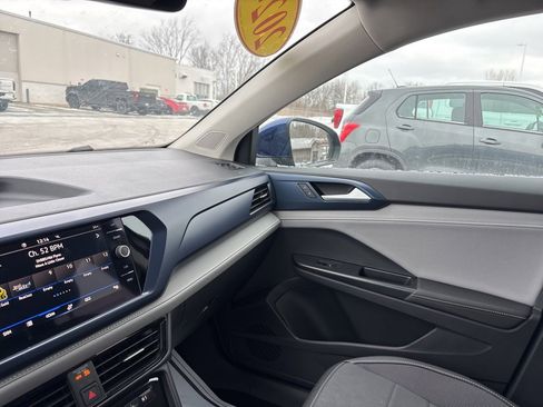 Used 2024 Volkswagen Taos SE image 19