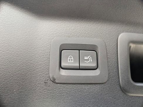 Certified 2025 MAZDA CX-70 Plug-In Hybrid w/ Premium Plus AWD/4WD image 34