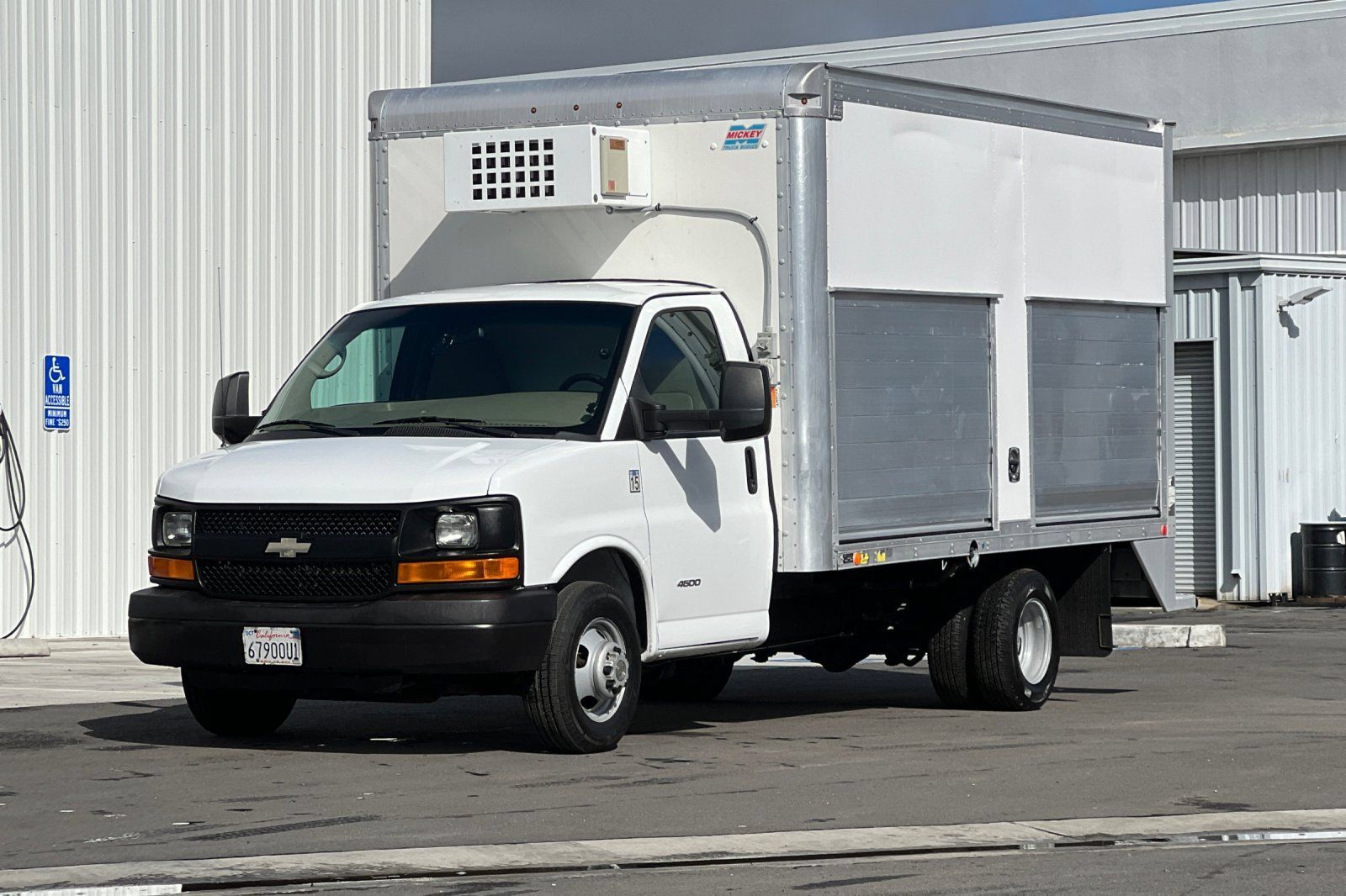 Used 2015 Chevrolet Express 4500 RWD image 9