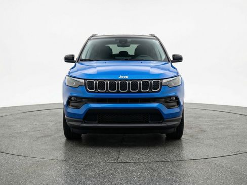 Used 2025 Jeep Compass Limited AWD/4WD image 2