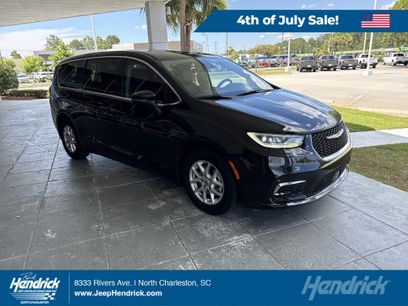 Used 2023 Chrysler Pacifica Touring-L