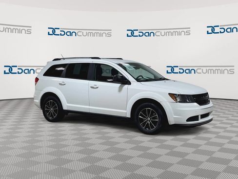 Used 2017 Dodge Journey SE w/ Flexible Seating Group FWD image 2