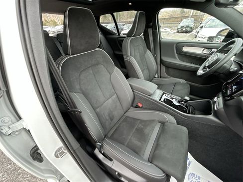 New 2026 Volvo XC40 B5 Ultra w/ Climate Package image 25