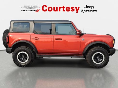 Used 2023 Ford Bronco Outer Banks w/ Sasquatch Package AWD/4WD image 2