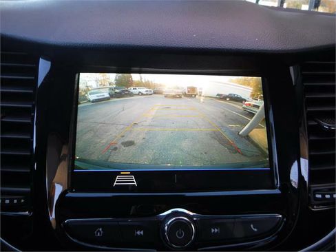 Used 2019 Chevrolet Trax LT w/ LT Convenience Package image 9