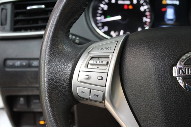 Used 2014 Nissan Rogue SL AWD/4WD image 16