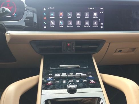 Used 2024 Porsche Cayenne S image 17