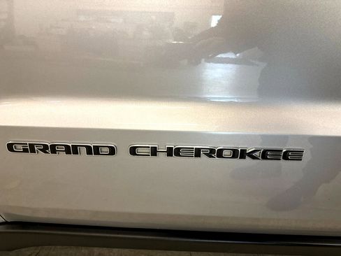 Used 2019 Jeep Grand Cherokee Limited image 91