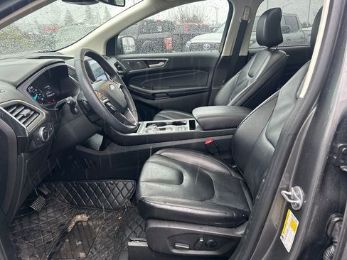 Certified 2022 Ford Edge Titanium w/ Class II Trailer Tow Package image 5