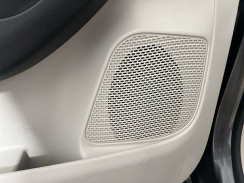 Used 2018 Chrysler Pacifica Touring-L w/ Premium Audio Group FWD image 25