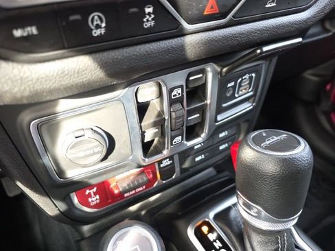 Used 2024 Jeep Gladiator Sport image 28