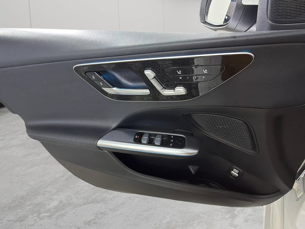 Used 2023 Mercedes-Benz C 300 Sedan image 24