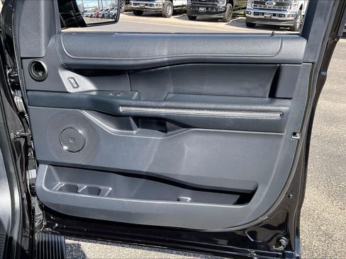 Used 2024 Ford Expedition Max XLT image 23