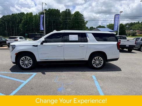 Used 2023 GMC Yukon XL SLT AWD/4WD image 3