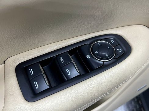 Used 2019 Cadillac XT5 FWD image 15