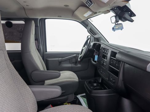 Used 2019 Chevrolet Express 3500 LS RWD image 18