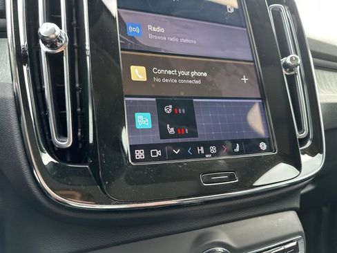 Certified 2025 Volvo XC40 B5 Core image 29