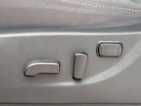 Used 2025 Nissan Frontier SV RWD image 14