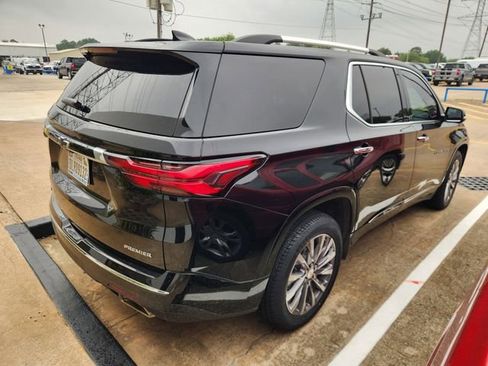 Used 2023 Chevrolet Traverse Premier FWD image 5