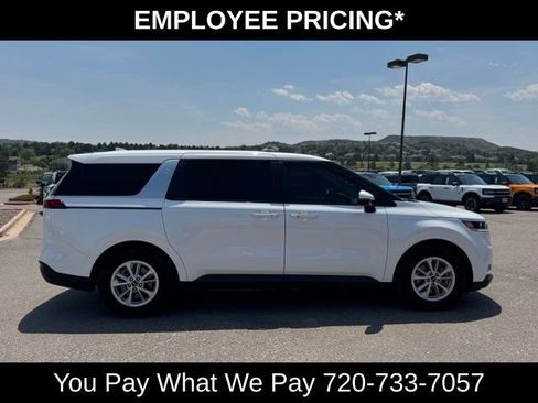 Used 2023 Kia Carnival LX FWD image 7