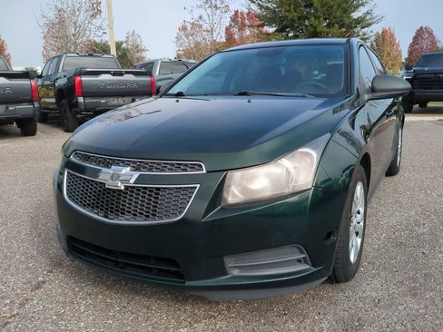 Used 2014 Chevrolet Cruze LS image 2