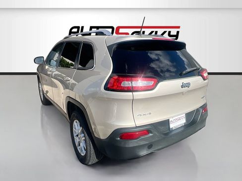 Used 2015 Jeep Cherokee Latitude AWD/4WD image 5