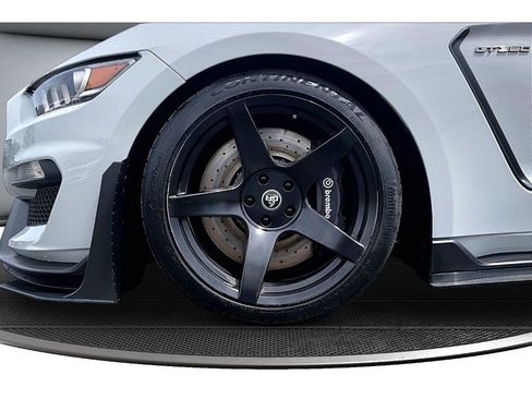 Used 2017 Ford Mustang Shelby GT350 RWD image 11