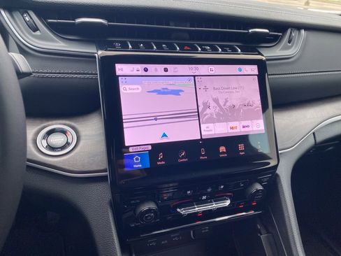 New 2025 Jeep Grand Cherokee Limited w/ Luxury Tech Group II image 21