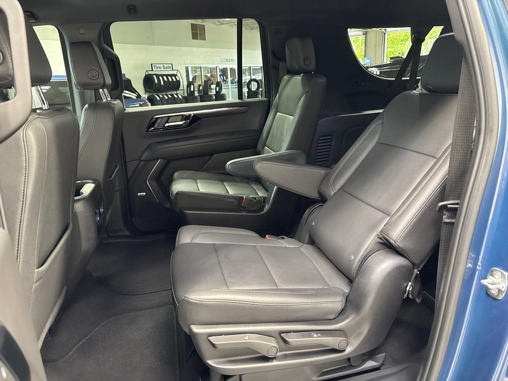 Used 2026 Chevrolet Suburban LT w/ Comfort Package AWD/4WD image 49