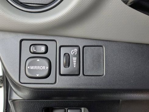 Used 2017 Toyota Yaris SE image 21