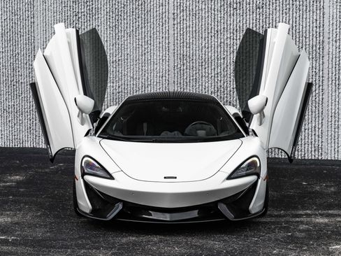 Used 2017 McLaren 570S image 15