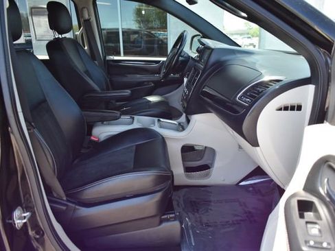 Used 2019 Dodge Grand Caravan SXT FWD image 41