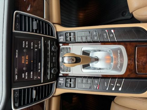 Used 2013 Porsche Panamera 4 Platinum Edition image 10