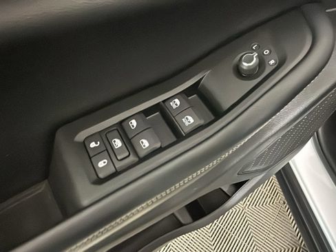 Used 2023 Jeep Grand Cherokee Limited AWD/4WD image 12