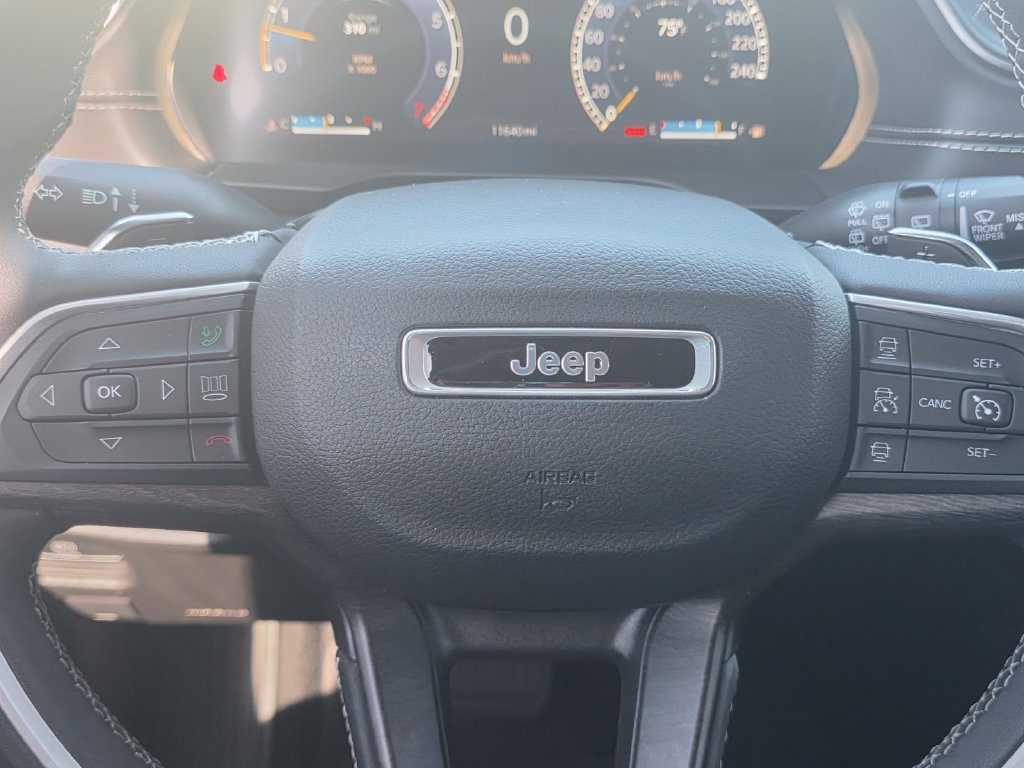 Used 2023 Jeep Grand Cherokee L Limited RWD image 31