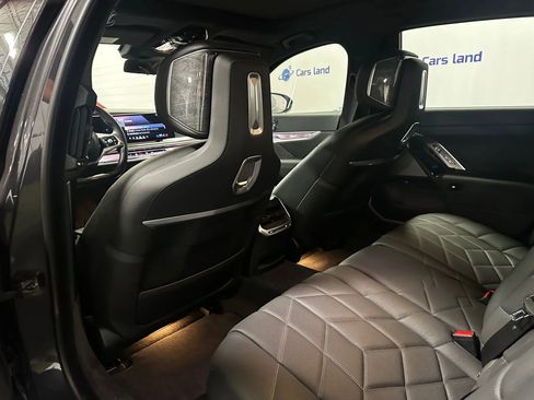 Used 2024 BMW i7 xDrive60 w/ Executive Package image 15