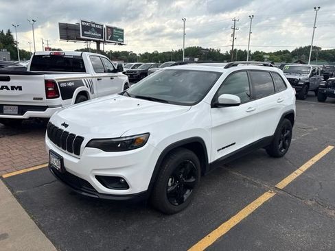 Used 2021 Jeep Cherokee Latitude Plus w/ Sun & Sound Group AWD/4WD image 3