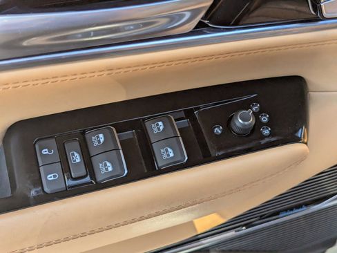 Used 2023 Jeep Grand Wagoneer Series III w/ Rear Seat Video Group 1 image 25