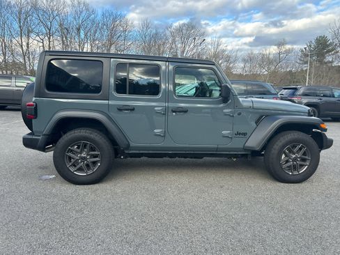 Used 2026 Jeep Wrangler Sport S image 3