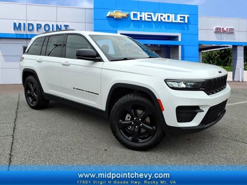 Used 2023 Jeep Grand Cherokee Altitude image 1