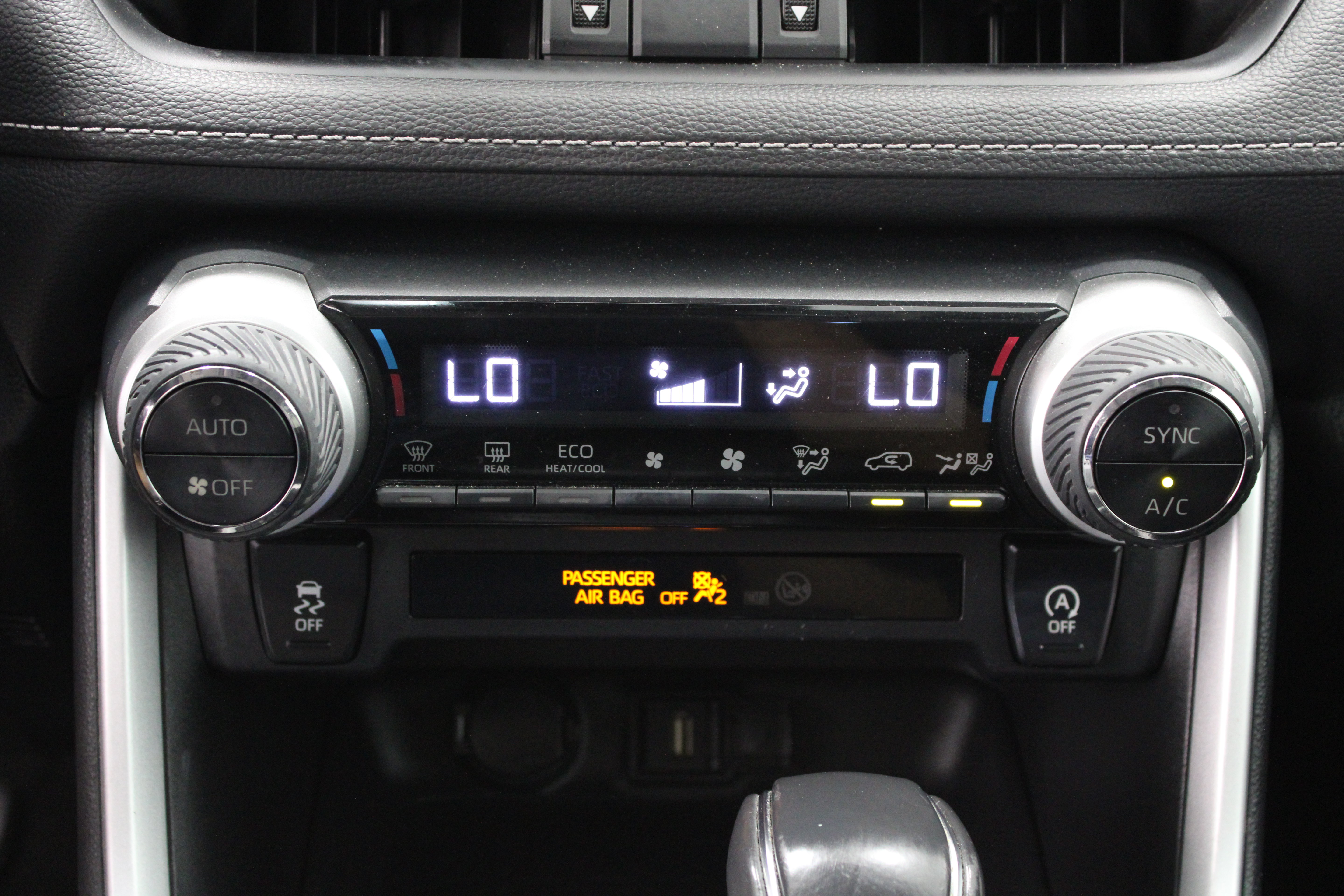 Used 2020 Toyota RAV4 XLE Premium FWD image 20